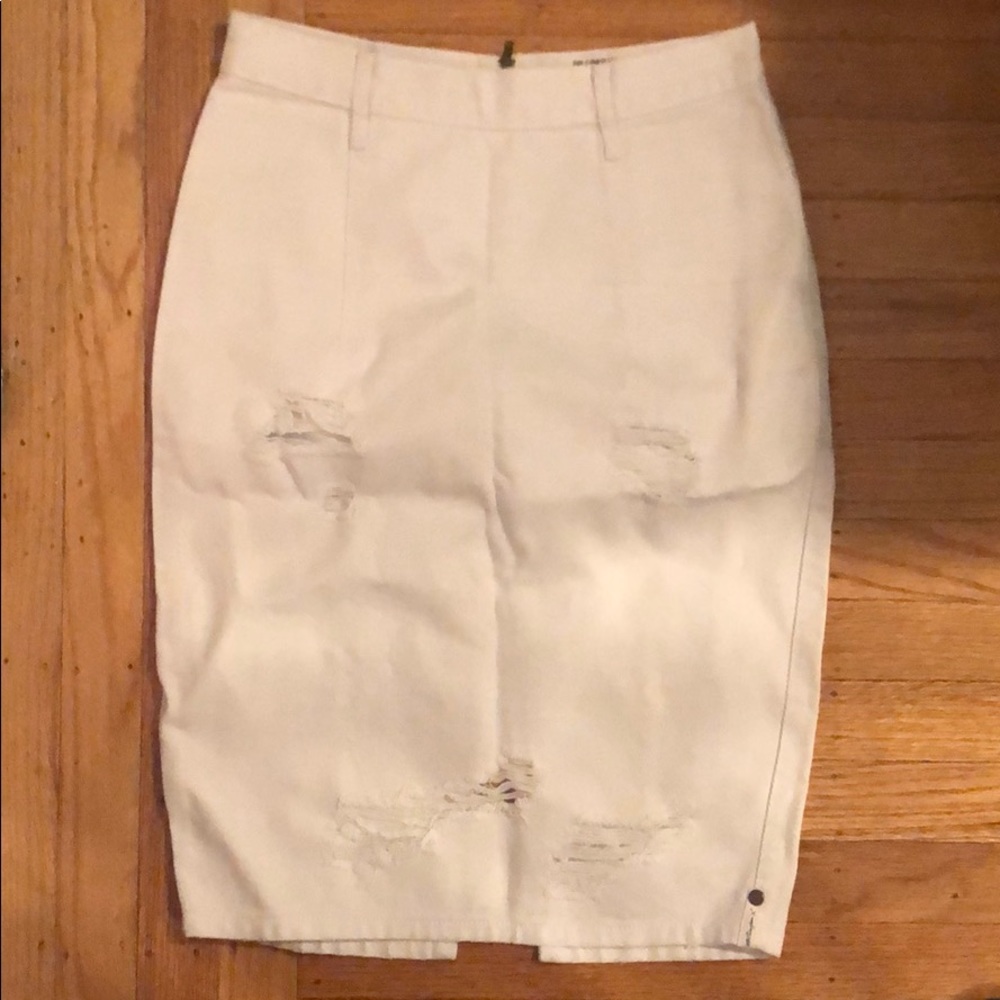 One Teaspoon Preowned White Distressed Denim Skirt